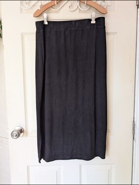 Classic Black Pencil Midi Skirt